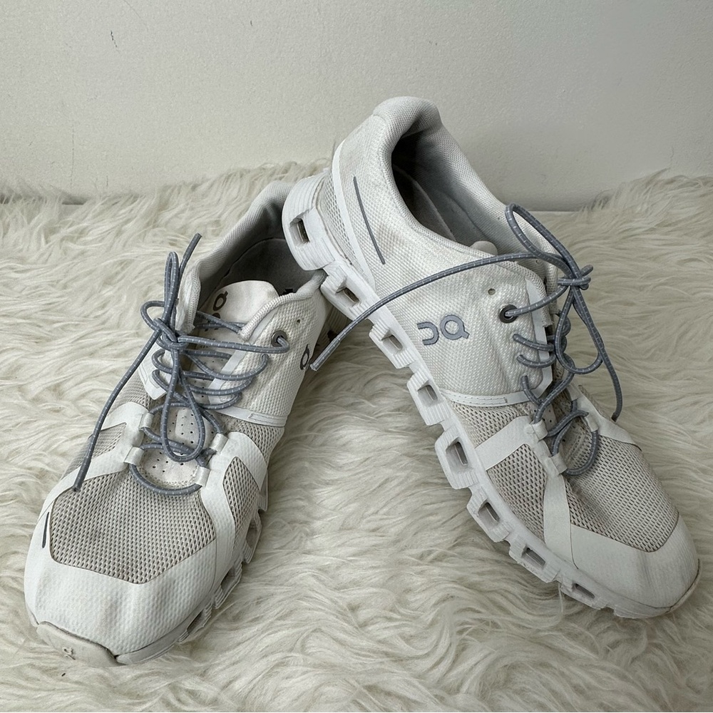 On Cloud Women’s Running Shoes Size 10.5